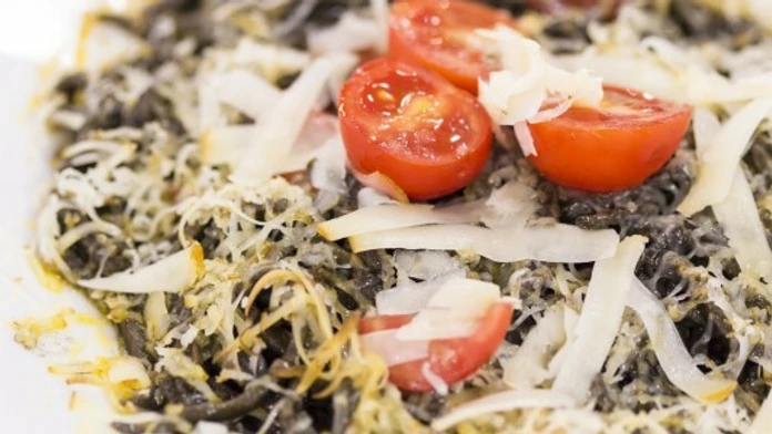 gitarove-spagety-s-ciernou-sepiovou-omackou-spaghetti-alla-chitarra-con-nero-di-sepia.jpg
