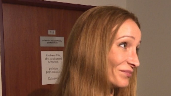 Zámečníková na súde.jpg