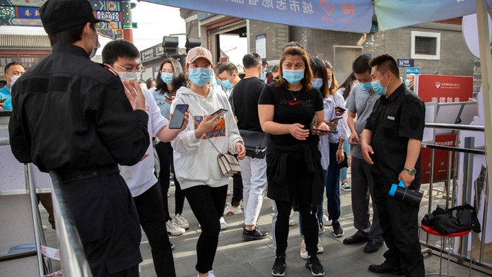 Polícka pred rezidenciou čínskeho veľvyslanca v izraelskom meste Herzlija