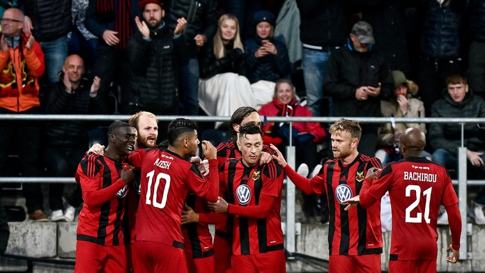 Radosť hráčov Ostersundu po triumfe nad PAOK Solún v odvete play-off predkola EL.