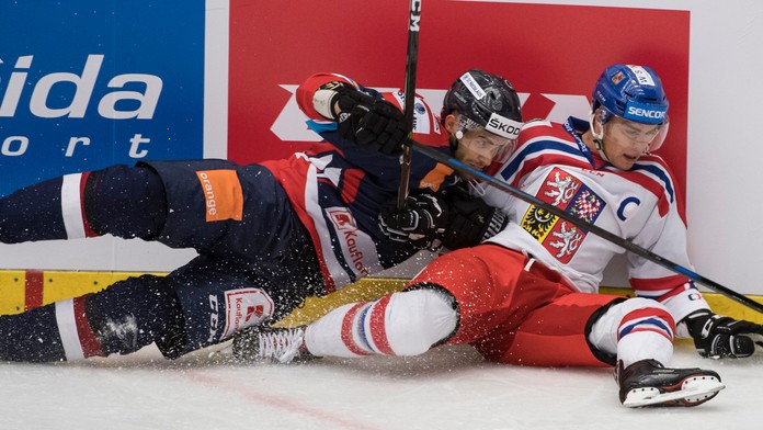 Na snímke Ján Brejčák (Slovensko) a vpravo Petr Kalina (Česko) počas prípravnému zápasu Česko - Slovensko.