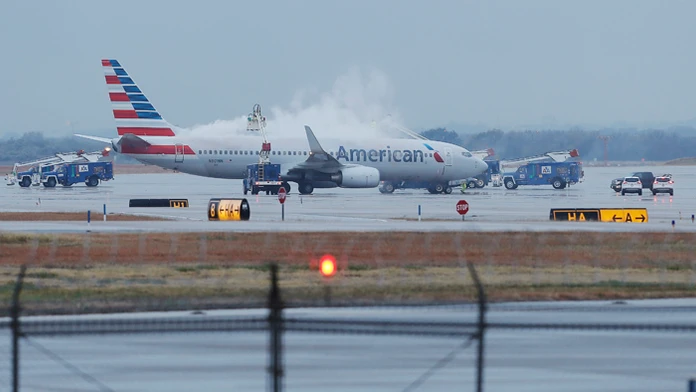 Lietadlu spoločnosti American Airlines sa vyhrážali bombou.