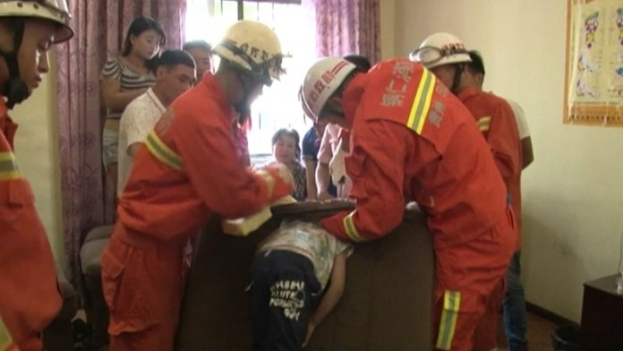 Chlapec sa počas incidentu našťastie nezranil.