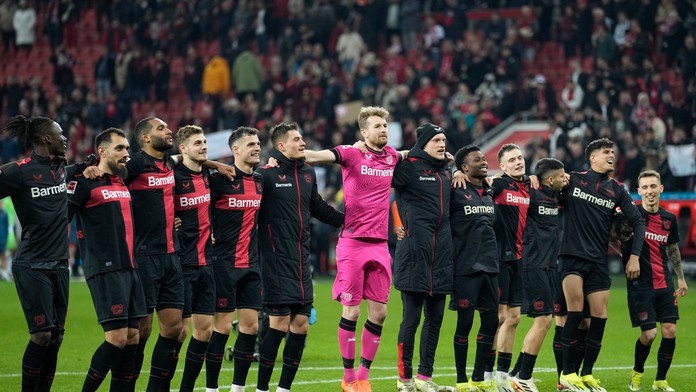Mágia Xabiho Alonsa pretrváva, Leverkusen naďalej nezdolaný. Bochum bez Bera zaváhal