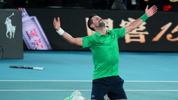 Novak Djokovič zabojuje o rekordný grandslamový titul. Po veľkej dráme postúpil do finále