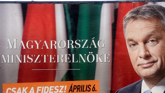Maďarský premiér Viktor Orbán na predvolebnom plagáte