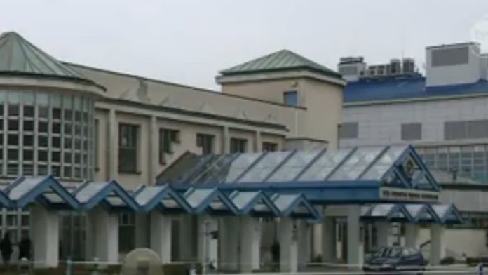 Dvojročný chlapec bojuje v nemocnici o život. Jeho telesná teplota klesla pod 12 stupňov.