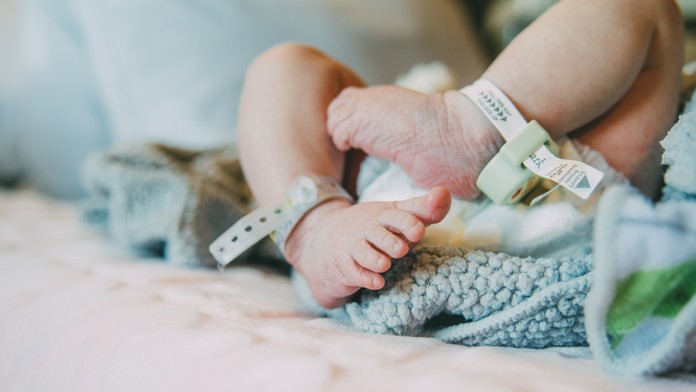 Otec zmenil meno syna, zatiaľ čo manželka spala. Takýto dôvod ste ešte určite nepočuli