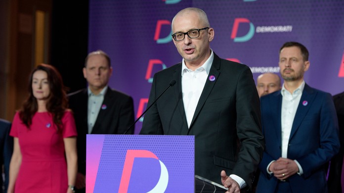 Na snímke v popredí predseda strany SPOLU - občianska demokracia Miroslav Kollár počas tlačovej konferencie s partnermi k predstaveniu novej politickej strany Demokrati