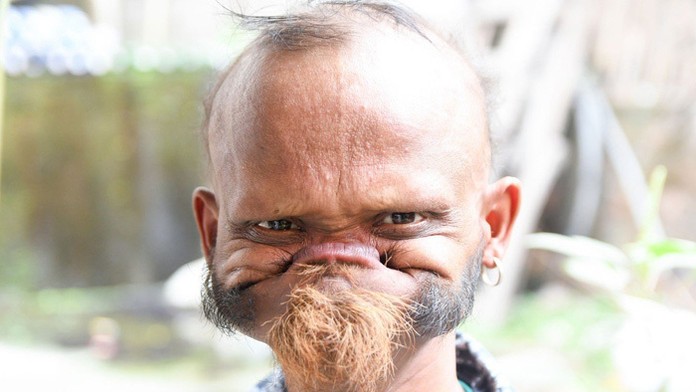 Yagya Bahadur Katuwal tvrdí, že má najdlhší jazyk na svete.