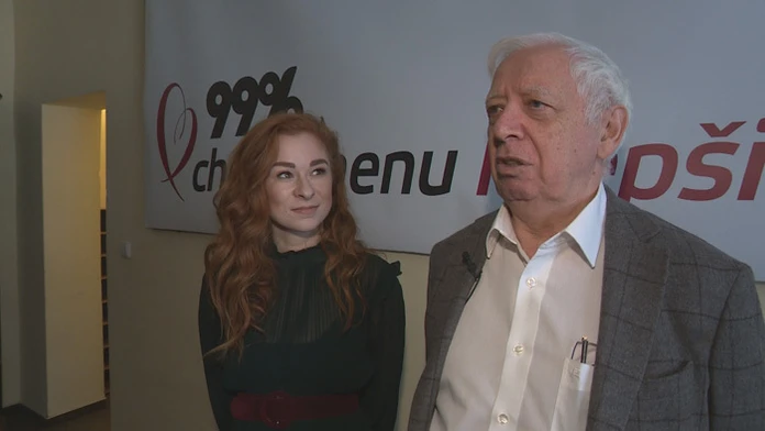 Prvé zábery z nového seriálu: Maštalír ako netradičný pán profesor