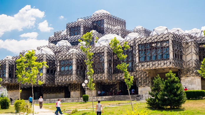 Zimou zahalené švajčiarske mesto Bern.