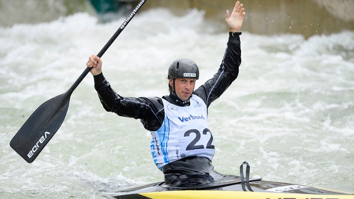 Kanoista Alexander Slafkovský sa teší v cieli po finálovej jazde v kategórii C1 na ME.