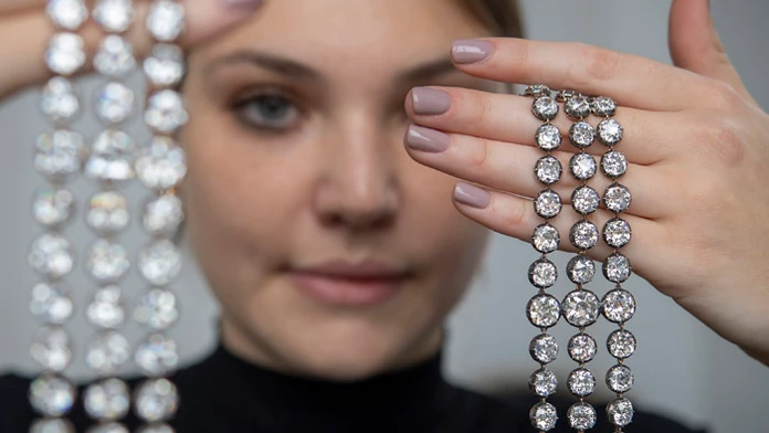 Dva diamantové náramky kedysi vlastnila francúzska kráľovná Mária Antoinetta.