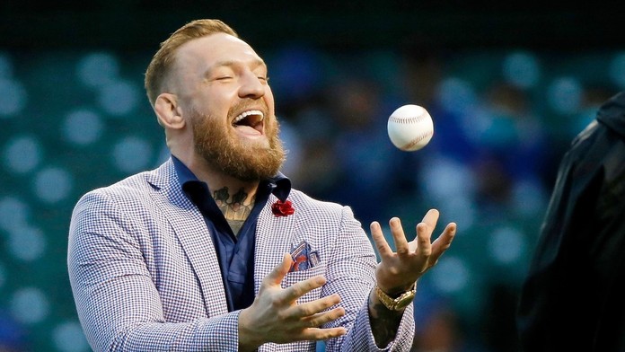 Conor McGregor pred nepodareným nadhodom.