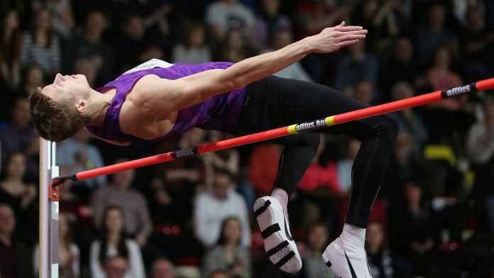 Slovenský skokan do výšky Matúš Bubeník na Banskobystrickej latke.