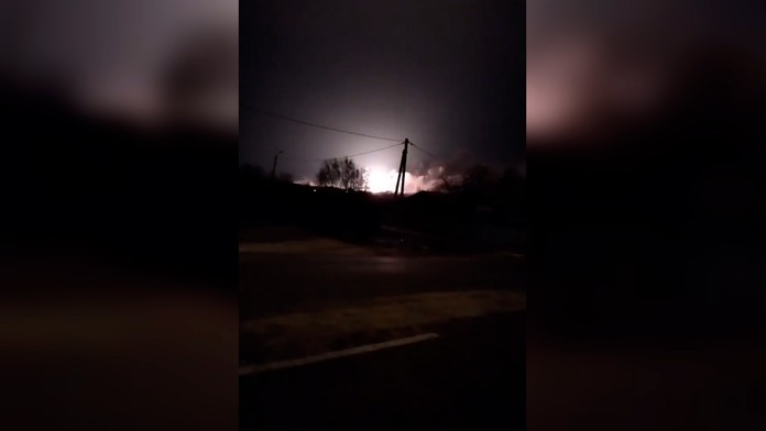 Ukrajina zničila muničný sklad na ruskom území, tvrdí novinár. Rusi o príčine explózie mlčia