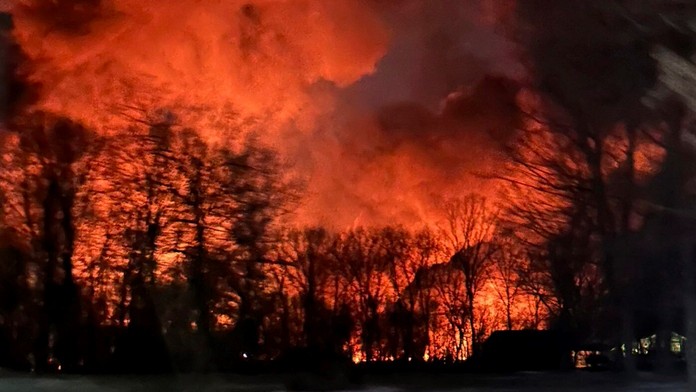 GALÉRIA: V Ohiu sa vykoľajil nákladný vlak. Už je jasné, prečo dym zaznamenali aj radary a ľudia museli byť evakuovaní