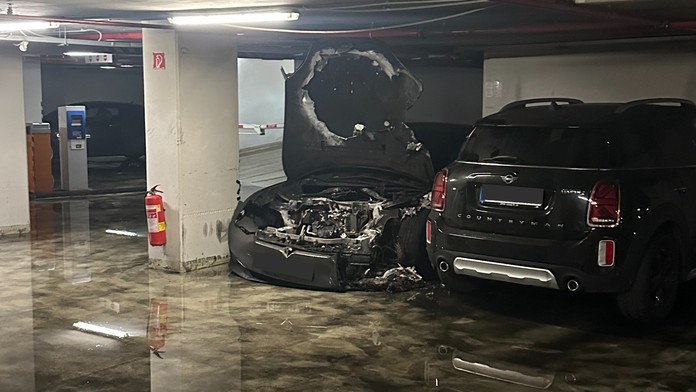 Zhorená Tesla v Petržalke