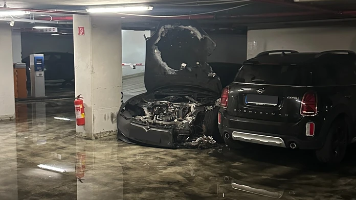 Zhorená Tesla v Petržalke