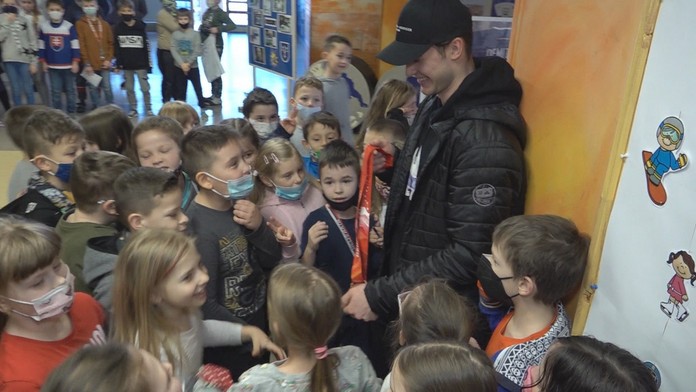 Bronzový medailista Samuel Kňažko navštívil svoju základnú školu. Deti boli nadšené