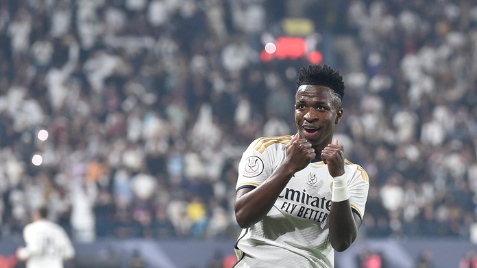Real Madrid oslavuje zisk trofeje. Triumf nad Barcelonou zariadil Vinicius Junior