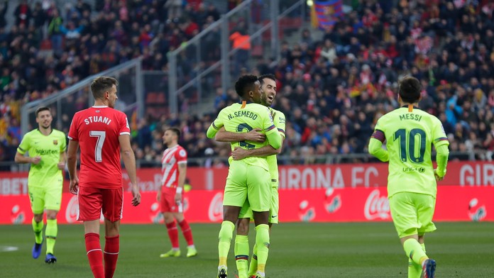 Radosť hráčov Barcelony po góle na pôde Girony.