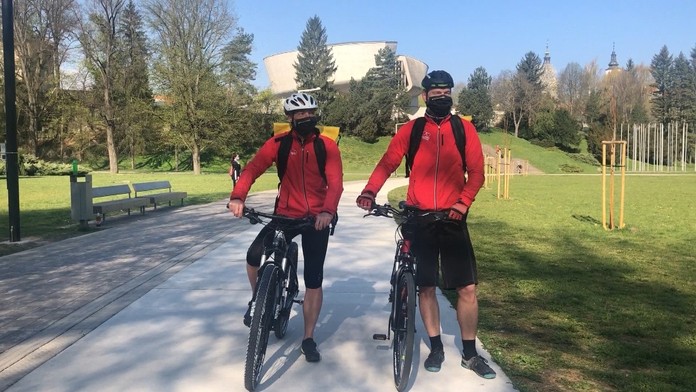 Plasty v asfalte.mp4