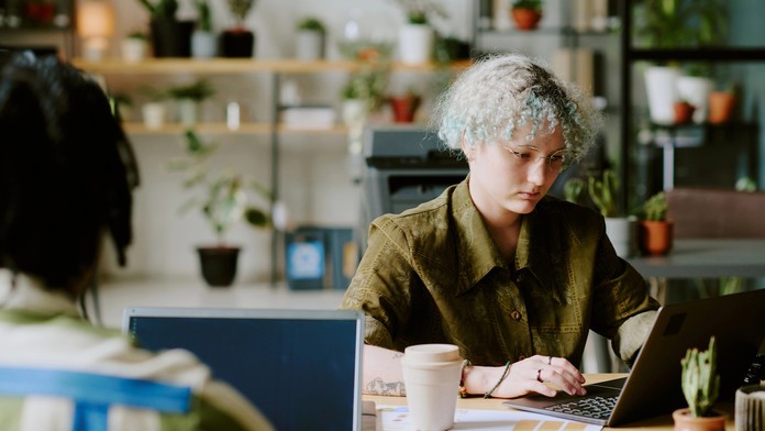 Majú zmysel pre inovácie, no chcú nerealistické platy. Zisťovali sme, ako sa generácia Z správa na pracovnom trhu