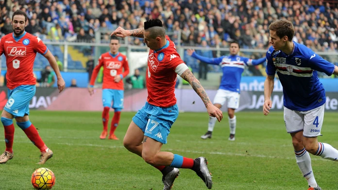 Marek Hamšík strieľa gól proti  Samporii.