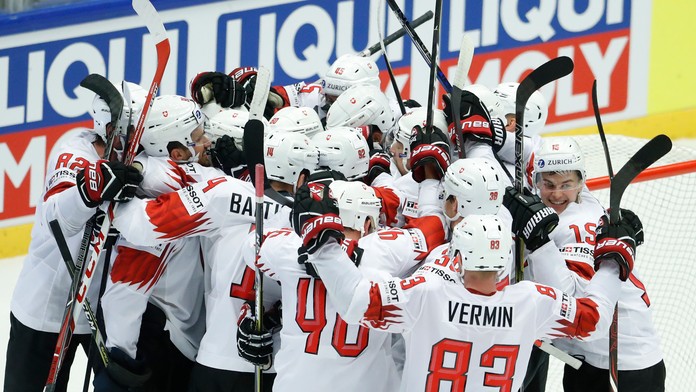 Švajčiarska radosť po triumfe vo štvrťfinále MS 2018 proti Fínsku.