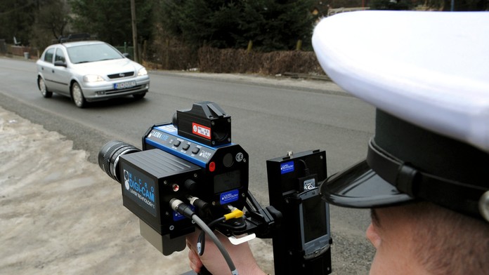Bizarný prípad: Prekročenie rýchlosti o 1 km/h ho vyšlo riadne draho. Zaplatiť musel takmer 3 000 eur