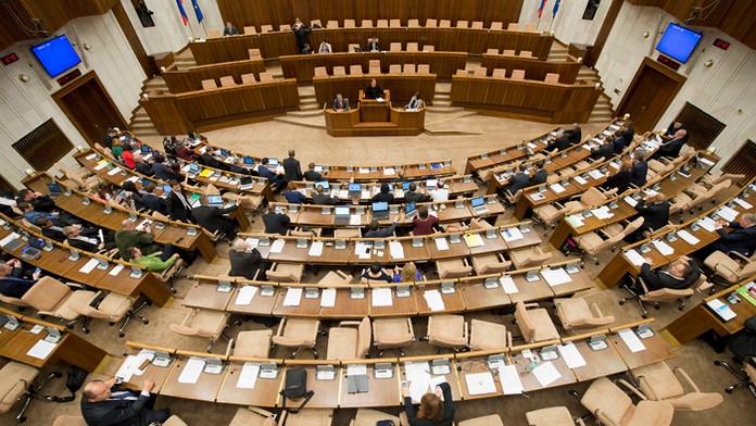 Pohľad na plénum národnej rady.