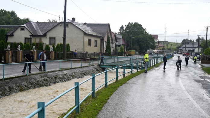 V okrese Vranov nad Topľou odstraňujú následky utorkovej povodne