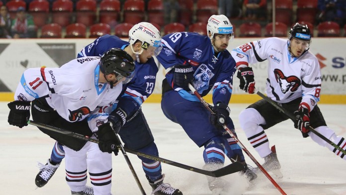 Na snímke zľava Viačeslav Truchno (Banská Bystrica), Michal Kryštof a Peter König (Nitra) a Dalibor Bortňák v dueli Tipsport lig