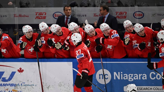 Švajčiarsko si na MS20 zabezpečilo štvrťfinále. Lotyši získali prvé tri body