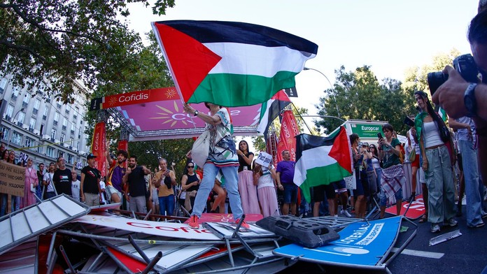 Pro-palestínske protesty zničili Vueltu 2025