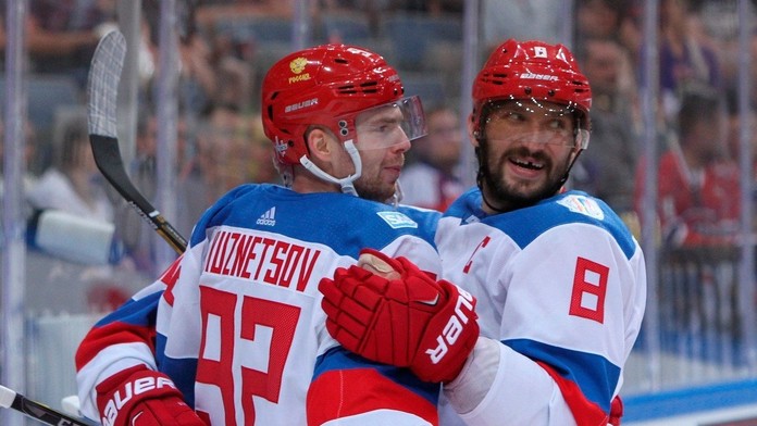 Jevgenij Kuznecov a Alexander Ovečkin.