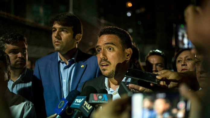 Nehoda lietadla v Barme si vyžiadala najmenej 17 zranených.