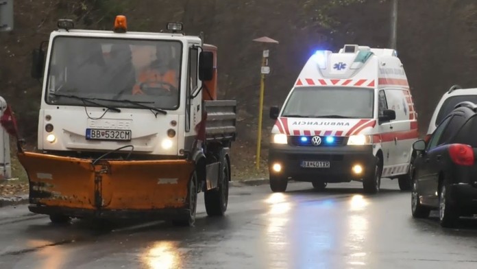 Poľadovica na cestách.