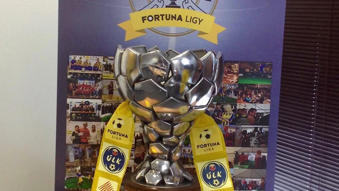 Víťazná trofej futbalovej Fortuna ligy.