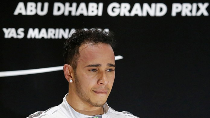 Lewis Hamilton krátko po víťazstve na VC Abú Zabí, kde sa stal majster sveta.