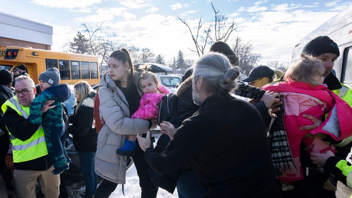 Tragédia v Kanade: Autobus vrazil do budovy škôlky, o život prišli dve deti