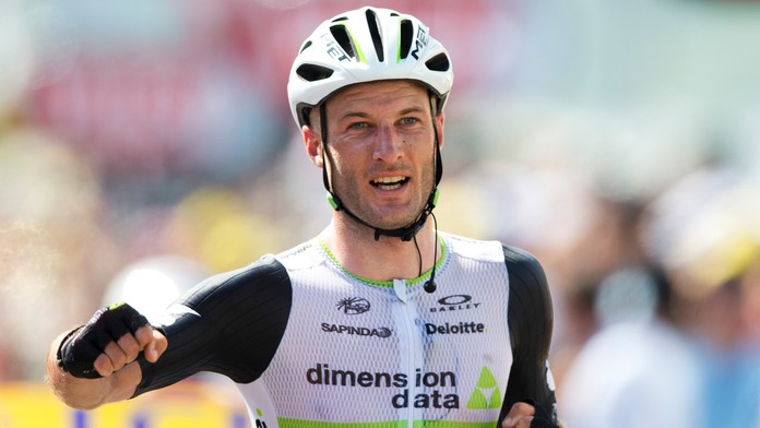  Víťazné gesto britského cyklistu Stephena Cummingsa. 