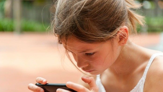 Dali ste vášmu dieťaťu smartfón? Akoby ste mu dali gram kokaínu