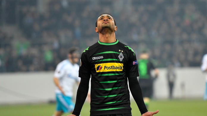 Raffael z Borussie Mönchengladbach si spytuje svedomie v odvete osemfinále EL proti Schalke.