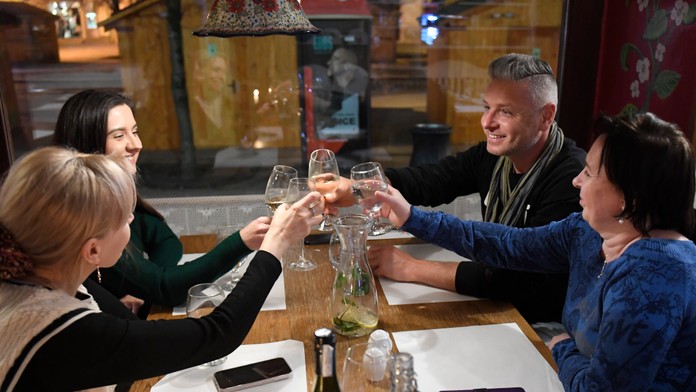 Reštaurácia im potichu naúčtovala 20 eur. Objednali si stôl pre deviatich, prišli ôsmi