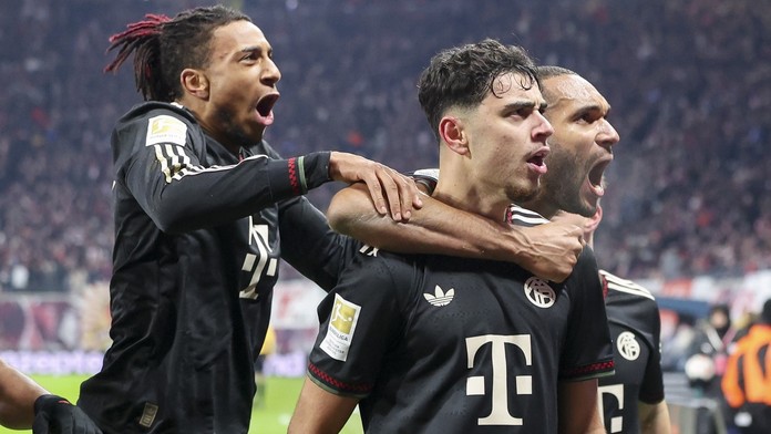 Prehrávali, no potom prišiel druhý polčas. Bayern zdemoloval ďalšieho súpera, zostáva nezdolaný