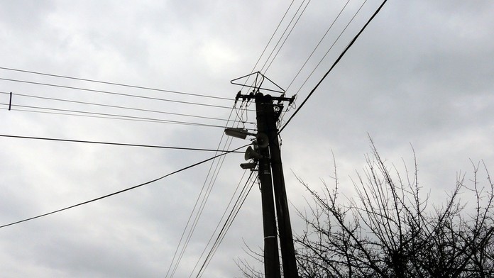 Na snímke elektrický stĺp.