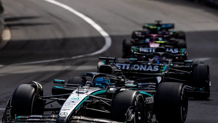 Prvé pódium Antonelliho či kolízia lídra. Verstappen je bod od dištancu, Kanadu si podmanil Russel